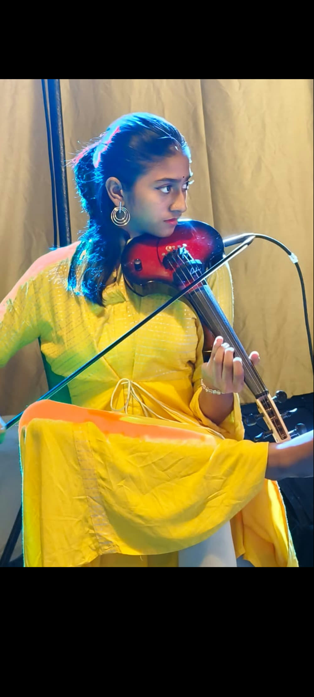 Aiswarya Vaikunth — Carnatic violinist portrait